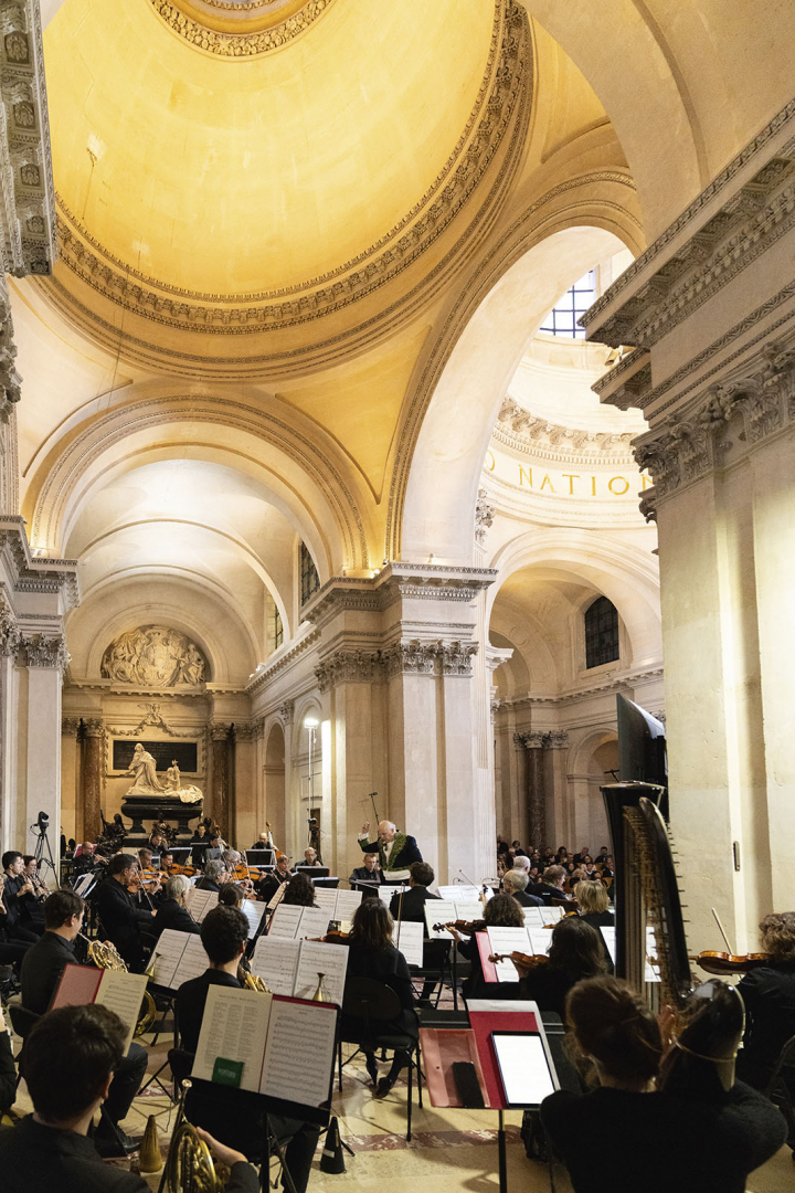 Laurent Petitgirard dirigeait l’Orchestre de Picardie, sous la Coupole du Palais de l’Institut de France, lors de la Séance solennelle de rentrée de l’Académie, le 15 novembre dernier. Photos Édouard Brane