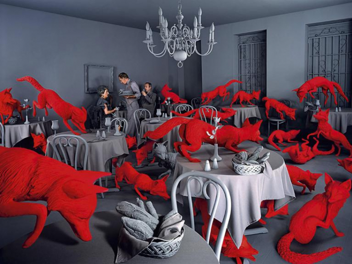 Sandy Skoglund, Foxes Games, 1989, épreuve cibachrome, 120 x 162 cm.