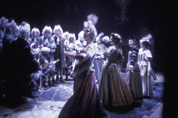 Atys de Jean-Baptiste Lully (1632-1687), à l'Opéra Comique de Paris (1989) par le chœur et l'orchestre des Arts Florissants. Photo Michel Szabo - Les Arts Florissants