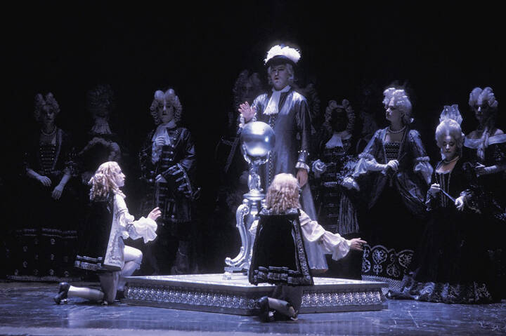 Atys de Jean-Baptiste Lully (1632-1687), à l'Opéra Comique de Paris (1989) par le chœur et l'orchestre des Arts Florissants. Photo Michel Szabo - Les Arts Florissants