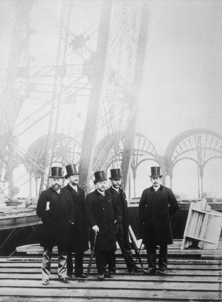 Gustave Eiffel, au centre, et ses collaborateurs