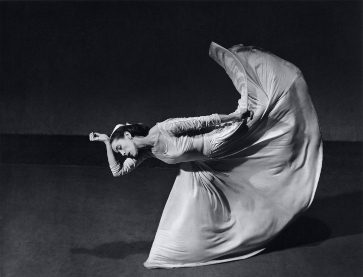 Martha Graham (1894-1991) interprétant sa propre chorégraphie dans Letter to the World, saisie par l’objectif de Barbara Morgan (1900-1992), en1940. © Barbara and Willard Morgan photographs and papers, Library Special Collections, Charles E. Young Research Library, UCLA.