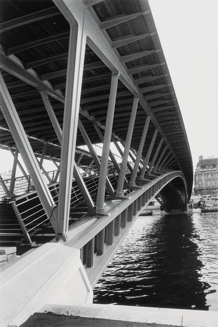 La passerelle Léopold-Sédar-Senghor, anciennement passerelle Solférino