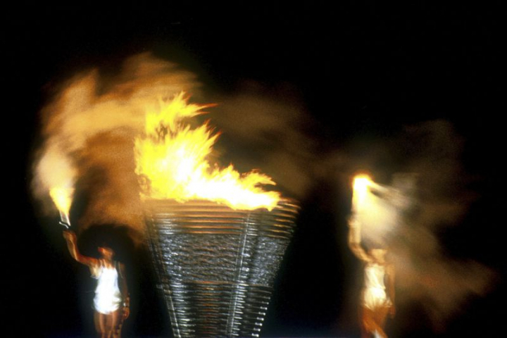 Effet filé de l'allumage de la flamme du Championnat du monde d'athlétisme, en 1991, à Tokyo. Courtesy © Gérard Vandystadt.
