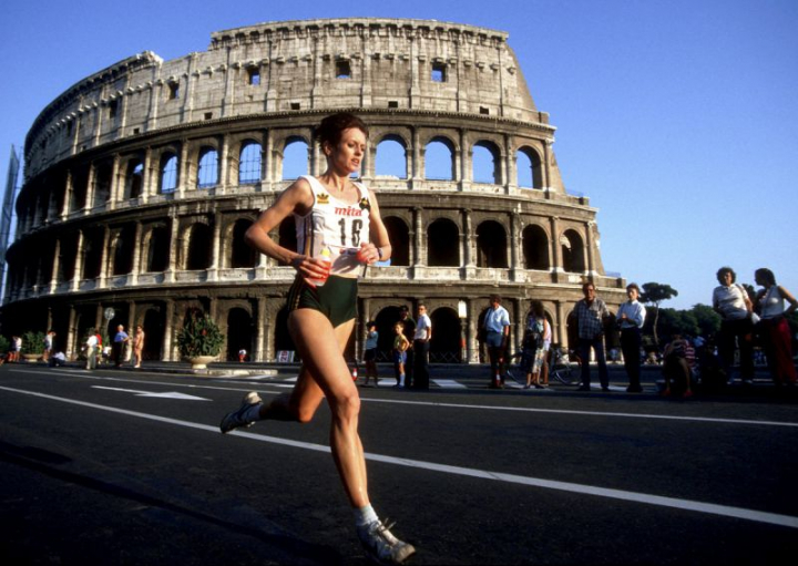 L’Australienne Lisa Martin devant le Colysée lors du Championnat du monde de marathon 1987, à Rome. Courtesy © Gérard Vandystadt.