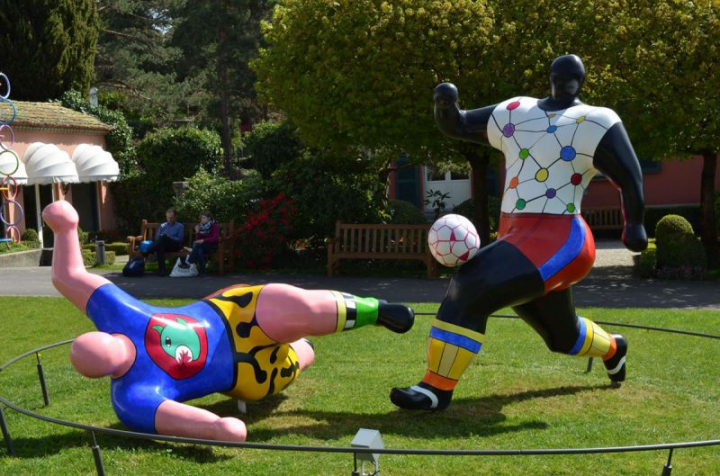 Niki de Saint-Phalle (1930-2002), « Les Footballeurs », 1993, fibre de verre et peinture polyuréthane. Musée olympique de Lausanne.