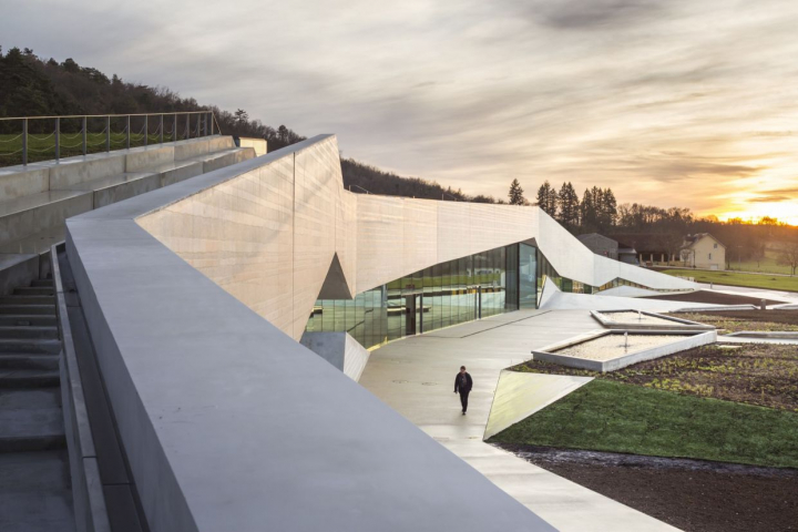 Vue extérieure du Centre International de l’Art Pariétal de Montignac-Lascaux. Photo Luc Boegly - Sergio Grazia