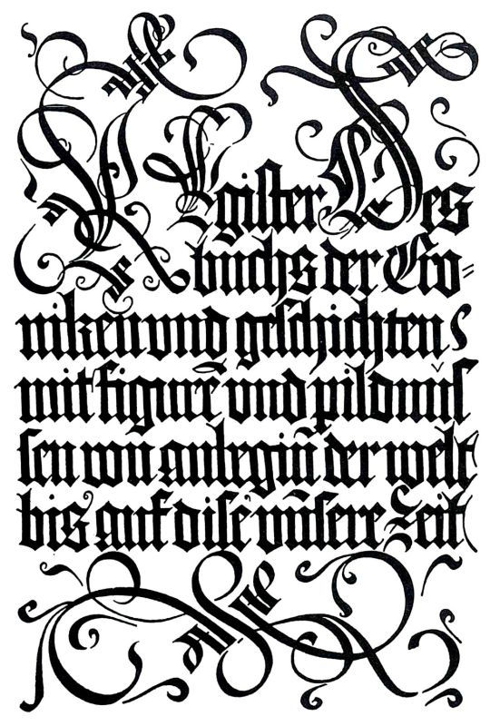 Page de titre en Gothique Textura destinée à la Chronique de Hartmann Schedel. Imprimé par Anton Goberger à Nuremberg en 1493. In «Calligraphie», Claude Mediavilla, Éd. de l’Imprimerie nationale.