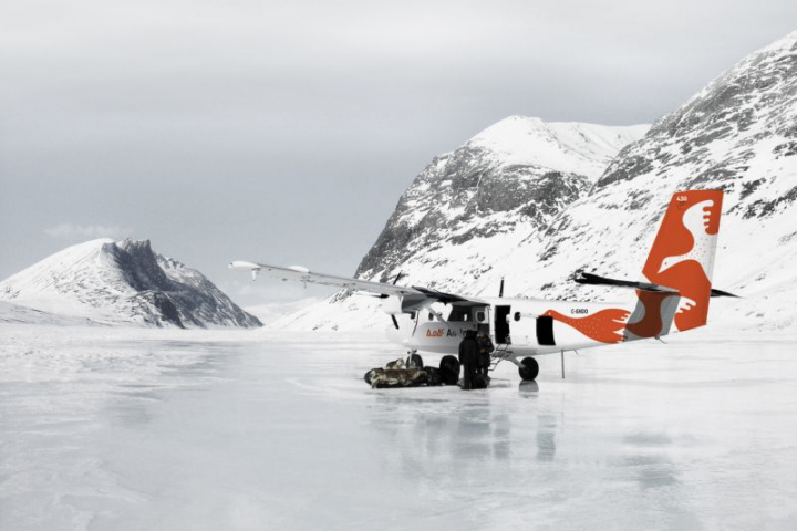 Création pour la compagnie aérienne Air Inuit, qui dessert le Grand nord canadien, de « l’Air Inuit Sans », typographie exclusive destinée à la composition des textes en langues latines (anglais, français) et inuktitut. Photo DR