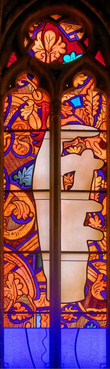 Une partie des nombreux vitraux conçus par Jean-Michel Alberola, et réalisés par les Ateliers Duchemin, pour la cathédrale Saint-Cyr-et-Sainte-Juliette de Nevers, à partir de 1987-1988. Photos DR