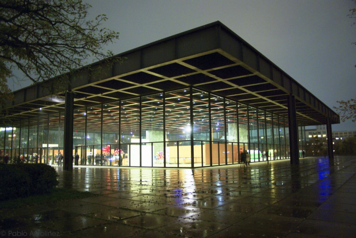 La Neue Nationalgalerie, musée d’art moderne, à Berlin, Ludwig Mies van der Rohe, architecte (1968). Photo Priscillya Antolinez