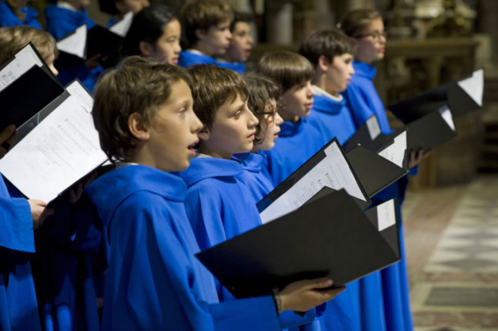 Le Chœur d’enfants de la Maîtrise Notre-Dame de Paris : tous les répertoires sont abordés, de la musique médiévale à la musique contemporaine, tant dans le domaine de la musique profane que dans celui de la musique sacrée. Photo © J.B. Millot