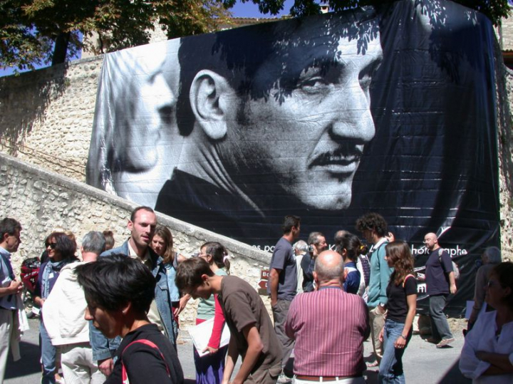 Stéphane Kossman habille l'escalier du village, en 2004. Photo Rencontres de Lure