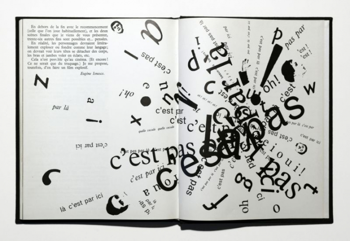 Double page extraite du livre « La Cantatrice chauve », interprétation typographique de Massin et « photo-graphique » d’Henry Cohen, d’après la pièce de théâtre écrite par Eugène Ionesco et mise en scène par Nicolas Bataille. 1964, Éd. Gallimard.
