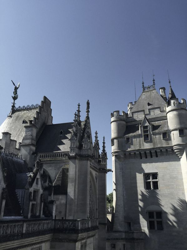 Le château de Pierrefonds, démantelé au XVIIe siècle et recréé au XIXe siècle par l'architecte Viollet-le-Duc en une remarquable interprétation du Moyen Âge et de la Renaissance. Photo DR