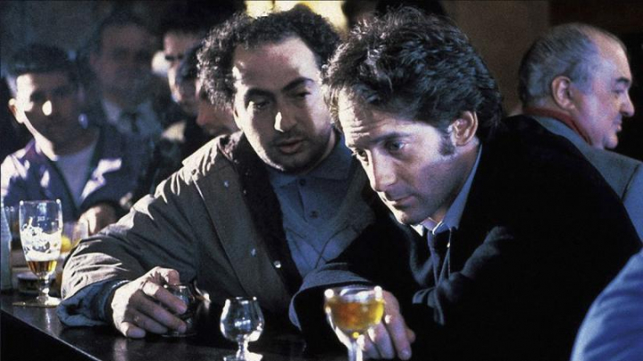 Image extraite du film La Crise, 1992, écrit et réalisé par Coline Serreau,   avec, dans les rôles principaux, Vincent Lindon et Patrick Timsit.   César 1993 du Meilleur scénario original.