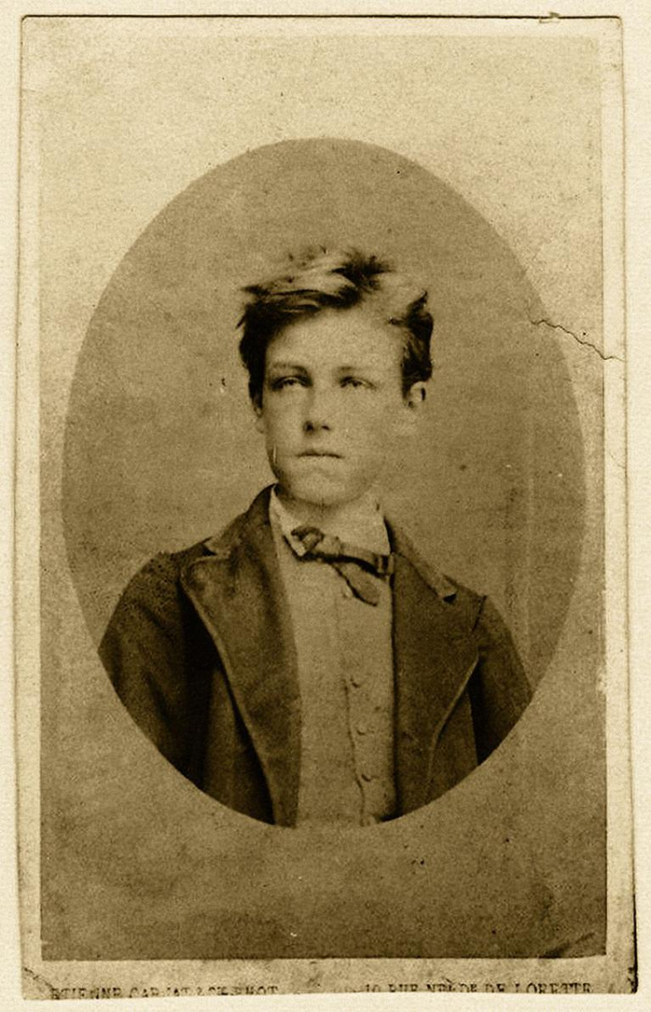 Portrait d’Arthur Rimbaud réalisé par le photographe Étienne Carjat (1828-1906), vers 1872.   Détail d’un retirage ancien − Étienne Carjat avait détruit les originaux −, ayant appartenu à Paul Claudel, maintenant au département des manuscrits de la Bibliothèque nationale de France.