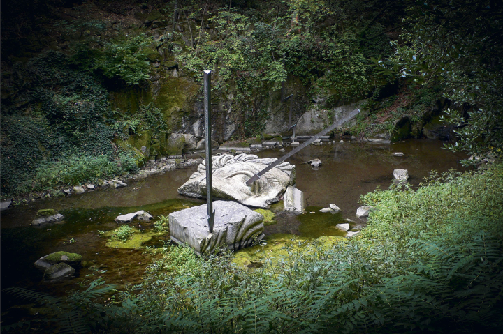 La mort d’ Ephialthès, 1982, collection Gori de la Fattoria di Celle à Pistoia, Italie. © Anne et Patrick Poirier