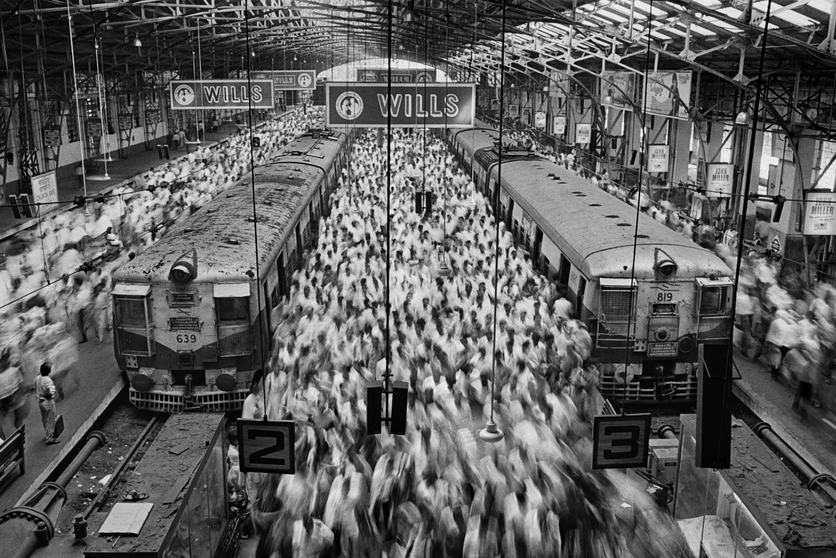 Gare de Church Gate. Bombay (Mumbai), Inde. 1995.