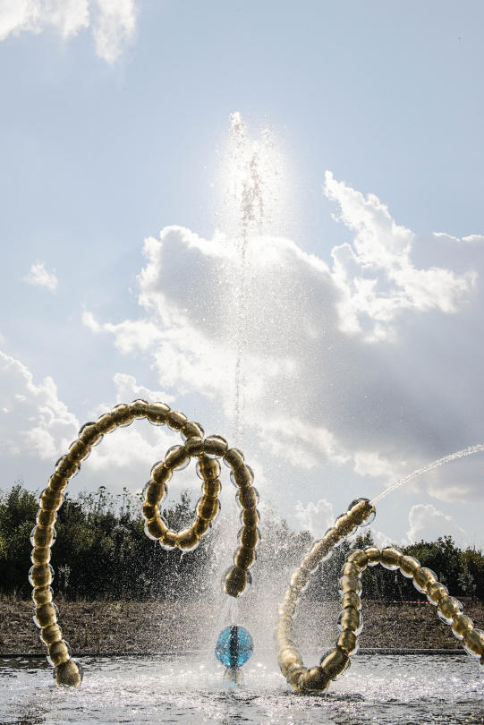 "Les Belles Danses", Versailles 2015 - L’Entrée d’Apollon (détail) - Sculptures-fontaines pour le bosquet du Théâtre d’Eau, Jardins du château de Versailles © Philippe Chancel