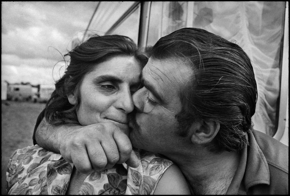 Rassemblement religieux tsigane à Saint Etienne du Rouvray. France, Normandie, 1971.