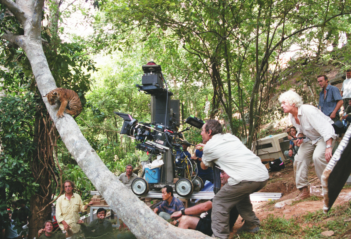 Jean-Jacques Annaud sur le tournage de "Deux frères"