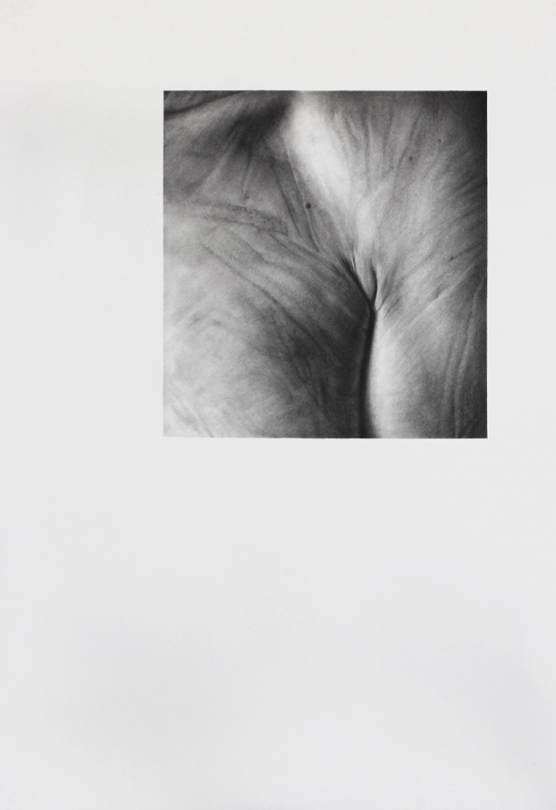 Thomas Julliot-Decker," Relief aléatoire de l'intime", 2020, fusain sur papier, 75 x 52 cm