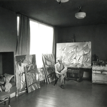 Jean Lurçat dans son atelier, Villa Seurat à Paris, 1931. Photo DR